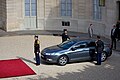 Arrivée de François Hollande dans la cour d'honneur du palais de l'Élysée