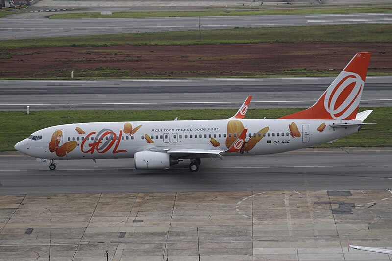 File:PR-GGE Boeing 737 GOL in butterfly C-s (7319387040).jpg