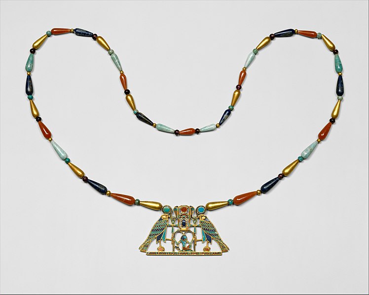 File:Pectoral and Necklace of Sithathoryunet with the Name of Senwosret II MET DT531.jpg