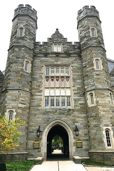 File:Philips Memorial Building, West Chester University, PA - looking south.jpg