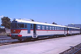Pisa - deposito locomotive - automotrice ALn 873.3509 - 22-06-1987.jpg