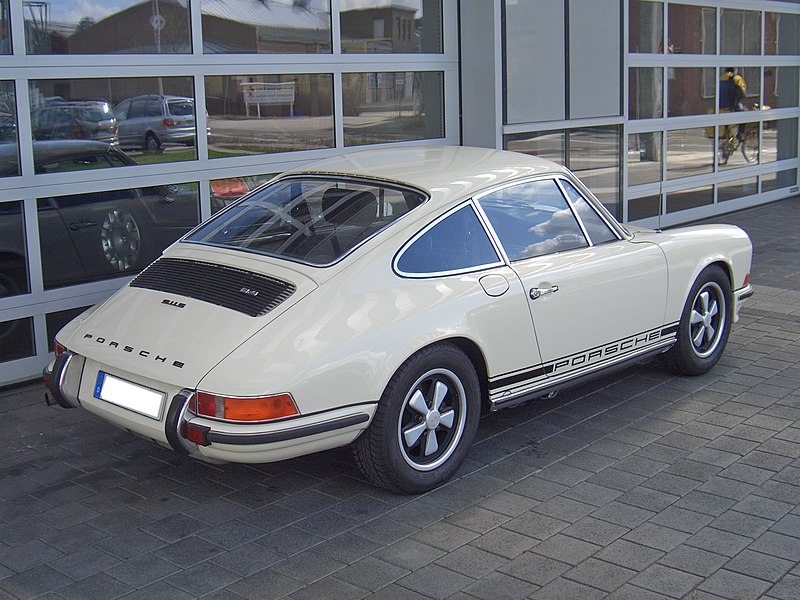 File:Porsche 911 S 2.4 Urmodell 1971-1973 0000 backright 2010-03-27 U.jpg