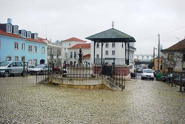 Praça da Viscondessa dos Olivais, também conhecida por Rossio (denominação até 1896)