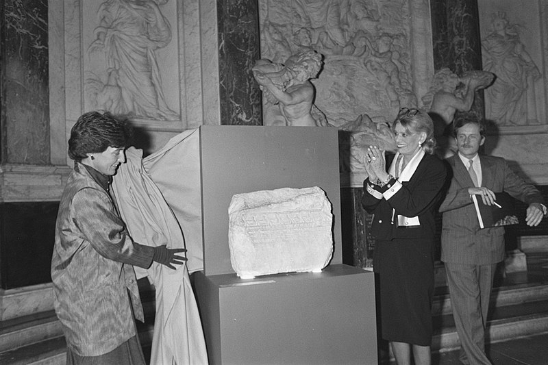 File:Prinses Margriet opent Griekenland en de zee met minister Melina Mercouri, Bestanddeelnr 934-1157.jpg