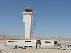 מגדל הפיקוח של נמל התעופה רמון בבנייתו. אפריל 2016