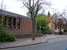 Rathaus (links) und Klosterkirche Lilienthal