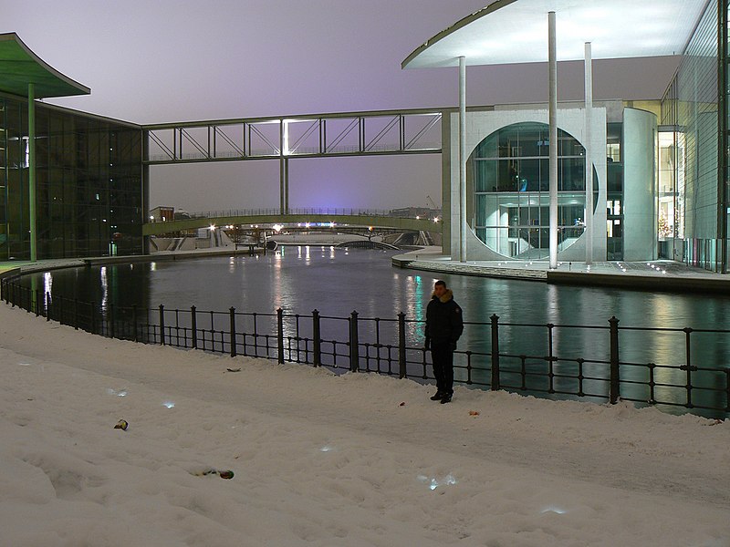 File:Regierungsviertel Reichstag, Berlin - panoramio.jpg