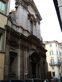 Kirkens facade.