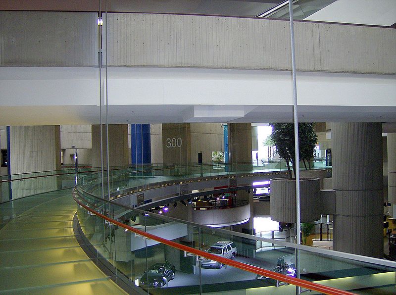 File:RenCen300levelring.jpg