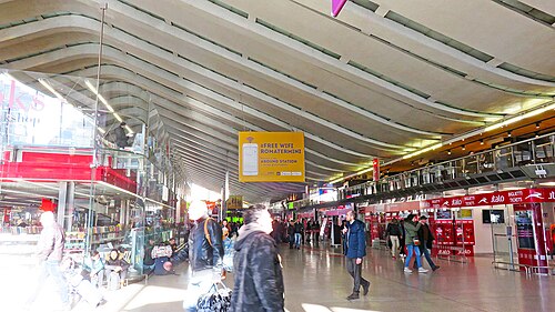 Roma termini. Вокзал Термини в Риме. ЖД вокзал Термини Рим. Здание вокзала Термини. Интерьер вокзала.