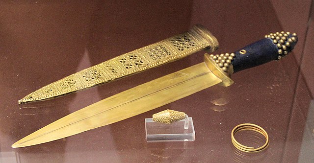 Gold objects from tomb PG 580, Royal Cemetery at Ur.