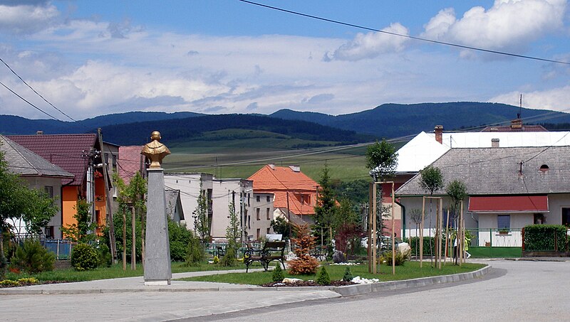 File:Rozkovany Slovakia 2.JPG