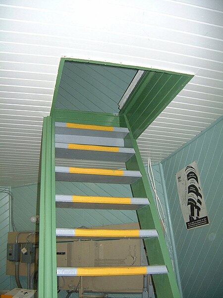 File:Rrl ground floor stairwell2.jpg