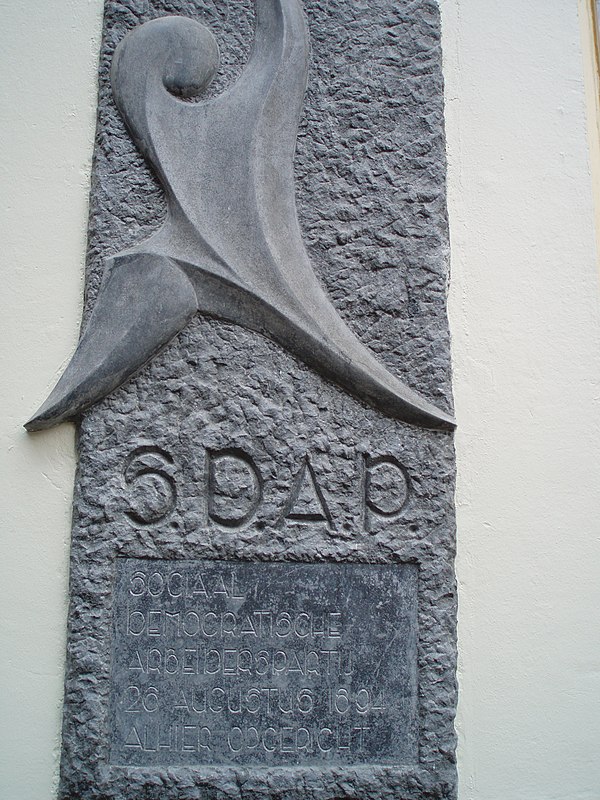 A plaque in Zwolle commemorating the founding of the SDAP