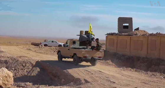 Uma pick-up da FDS perto Raqqa em 15 de Novembro
