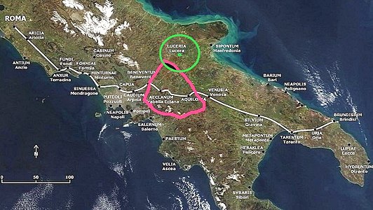 En vermell la probable frontera del territori dels hirpins en l'època d'Anníbal. En blanc l'antiga Via Àpia, l'únic camí que creuava l'Irpínia en aquella època