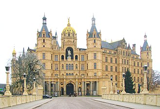 Slot Schwerin met hoofdingangsgebouw (2018).