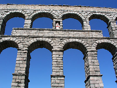 Acueducto de Segovia, parte central con Santo