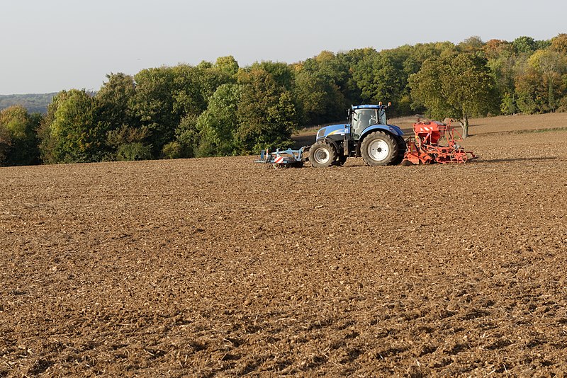 File:Semis New Holland T6080 Amenucourt.jpg