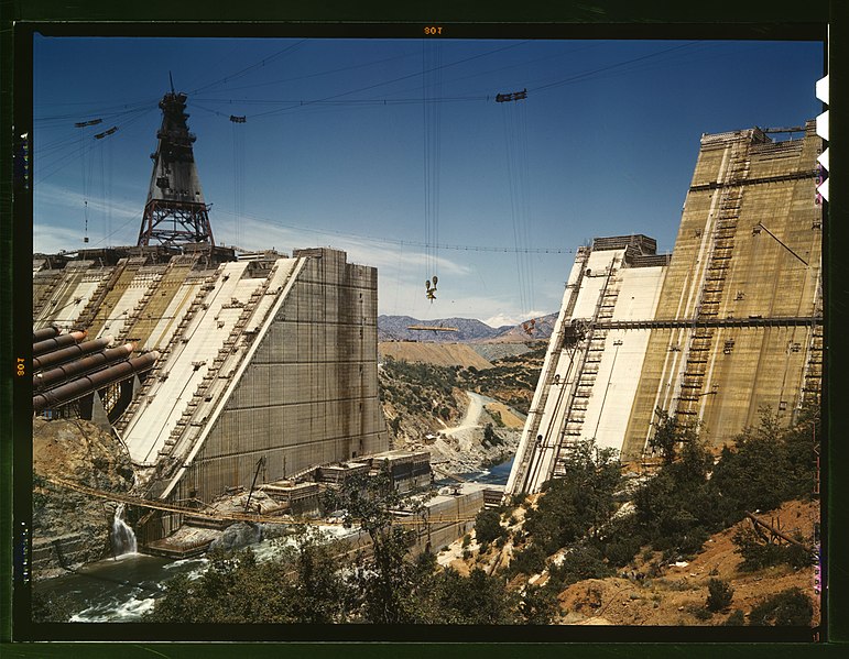 File:Shasta dam under construction, California LCCN2017877975.jpg