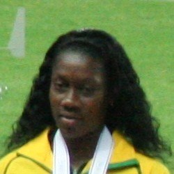 Sheri-Ann Brooks ran a new best to win her semi-final.