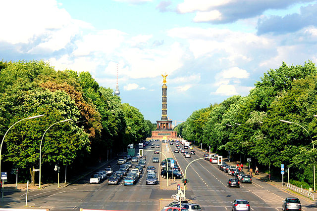 Looking east from the S-Bahn-Station Tiergarten along the Straße des 17. Juni, with the Victory Column in the distance.