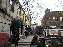 Site of the murder of Kitty Genovese in alleyway from Kew Gardens LIRR station to Lefferts Boulevard.jpg