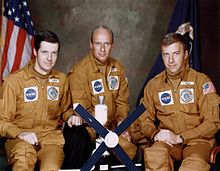 L'équipage de Skylab 2 en 1973 : le pilote scientifique Joseph Kerwin, le commandant Charles Conrad et le pilote Paul Weitz.