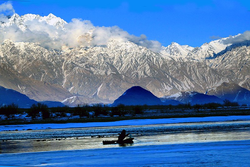 File:Snow at Indus river.jpg