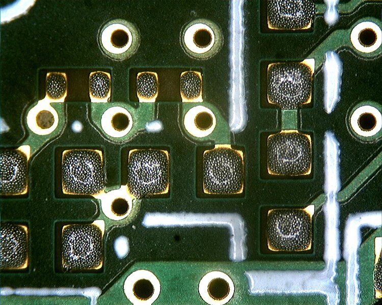 750px-Solder_Paste_Printed_on_a_PCB.jpg