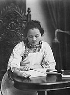 Soong Čing-ling Šanchajuje (1920 m.)