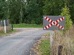 Signalisation française d'un passage à niveau non protégé.