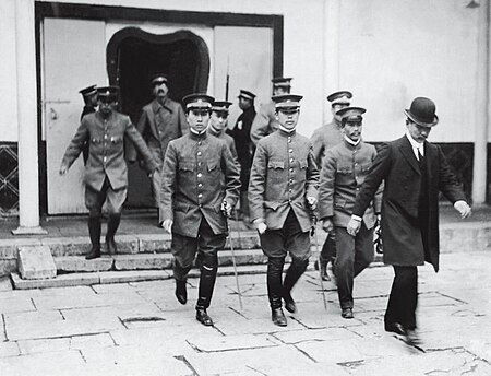 ไฟล์:Sun_Yat-sen_and_officials_in_1912.jpg