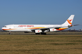 수리남 항공 소속 에어버스 A340-300 항공기