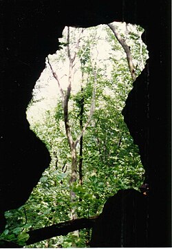 A Szenteltvízmedencés-barlang bejárata belülről