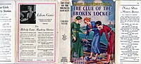 Miniatuur voor Bestand:The Clue of the Broken Locket (1934) dust jacket, 1939B-11 printing.jpg