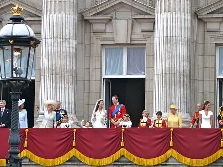 Tập_tin:The_royal_family_on_the_balcony.jpg