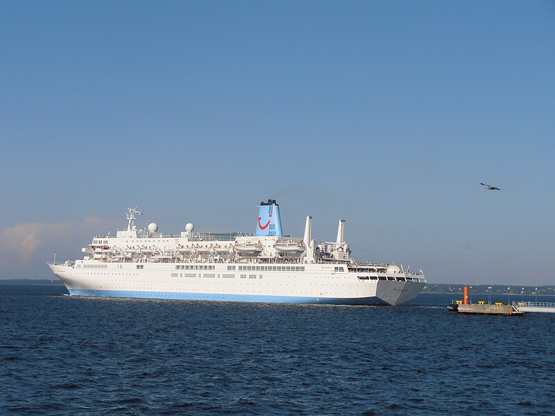 File:Thomson Spirit departing Tallinn 18 August 2012.JPG