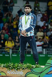 Toghrul Asgarov lors de la cérémonie de remise des prix des Jeux olympiques d'été de 2016.jpg