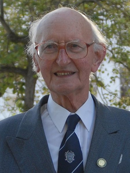 File:Tomás Mac Giolla (cropped).jpg