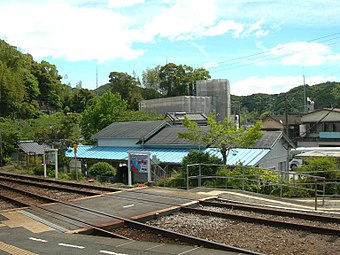 The level crossing to the station building as seen from the island platform.