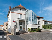Town hall of Martres-sur-Morge (1).jpg