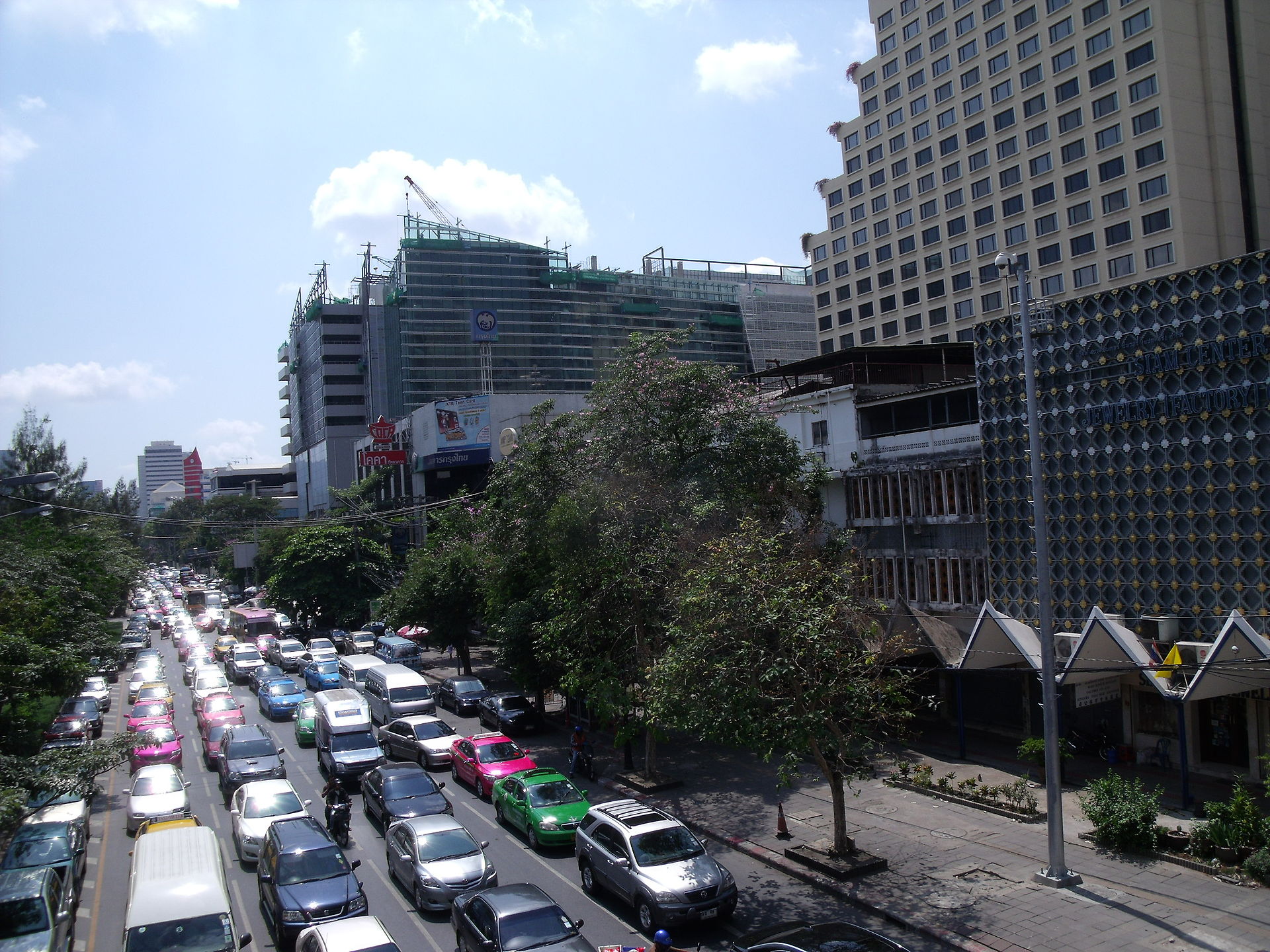 1920px-TrafficBangkok.JPG