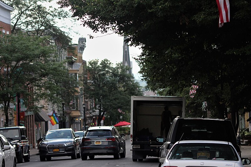 File:Truck on Columbia Street, Hudson, New York.jpg