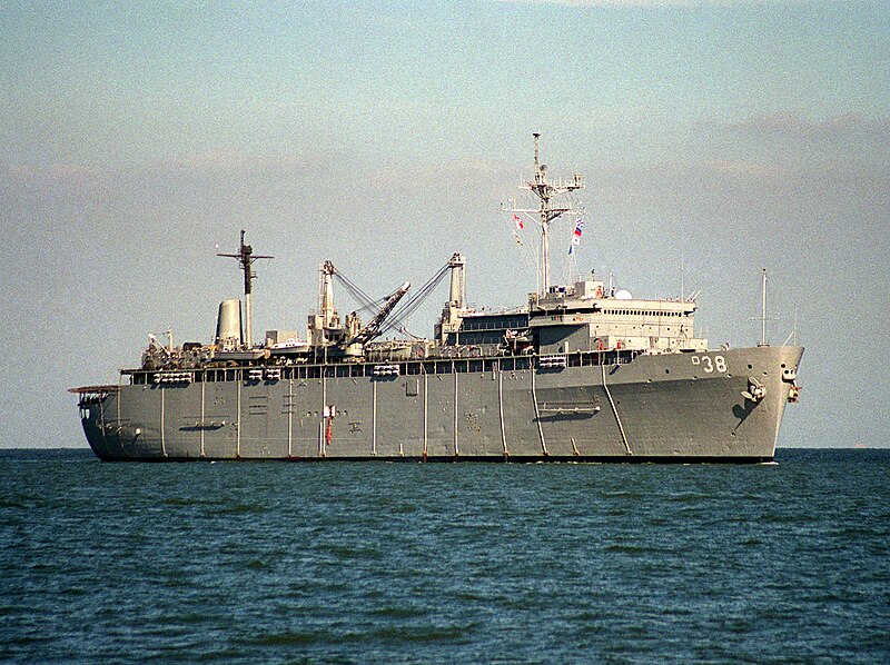 File:USS Puget Sound (AD-38) entering Hampton Roads on 20 August 1995 (6491239).jpg