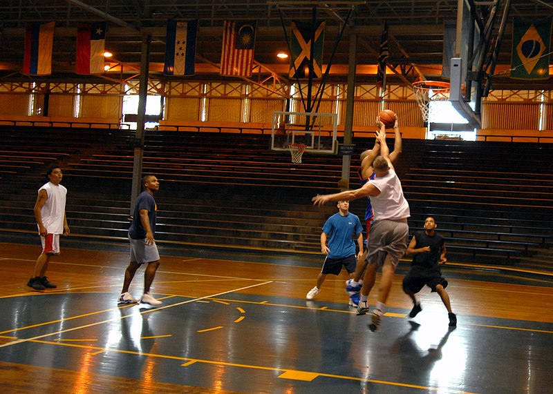 File:US Navy 070117-N-4965F-003 Chief Information Systems Technician Eddie Granger assigned to the Oliver Hazard Perry-class guided missile frigate USS Crommelin (FFG 37), drives toward the net to score a basket during a three-on-th.jpg