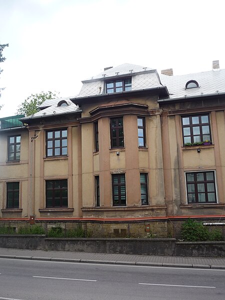 File:Vila č.p. 2407 Masarykova ulice 03.jpg