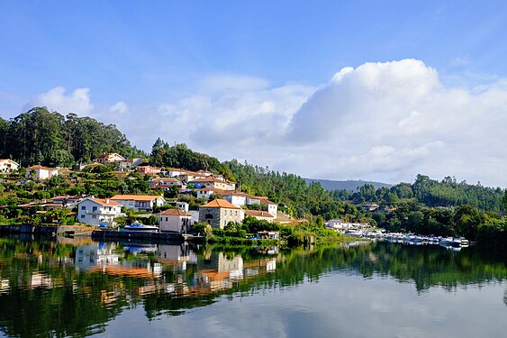 Village along douro river 2