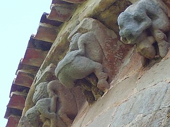 Canecillos de la iglesia románica de Villanueva de la Nía (Cantabria).