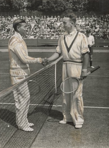 Vivian McGrath dan Jiro Yamagishi pada tahun 1934 Piala Davis-Cropted.png